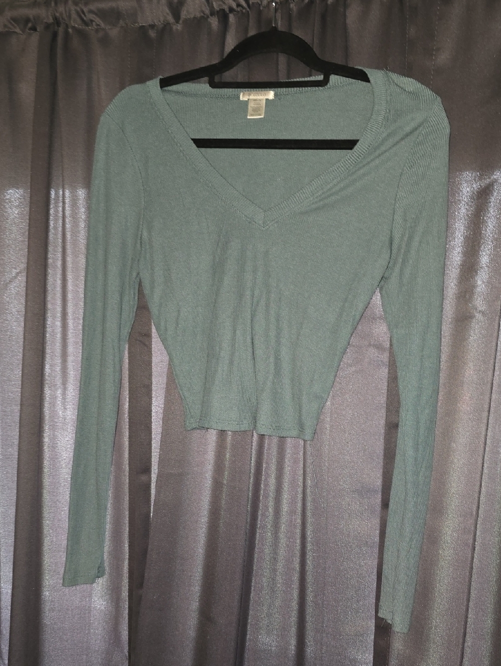 Bozzolo Ribbed V-Neck Long Sleeve Crop Top - Sage